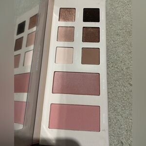 ⭐️NEW! Buxom White Russian eye and face palette